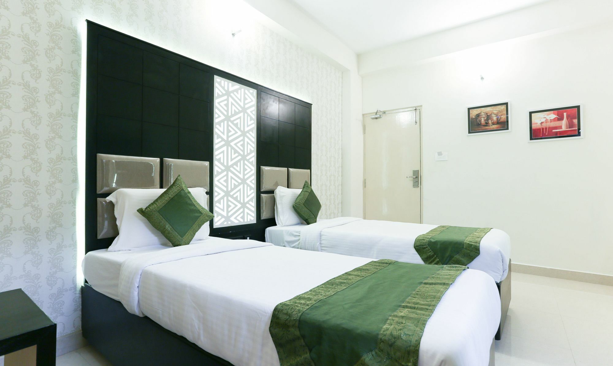 Treebo Emirates Residency Hotel Csennai Kültér fotó