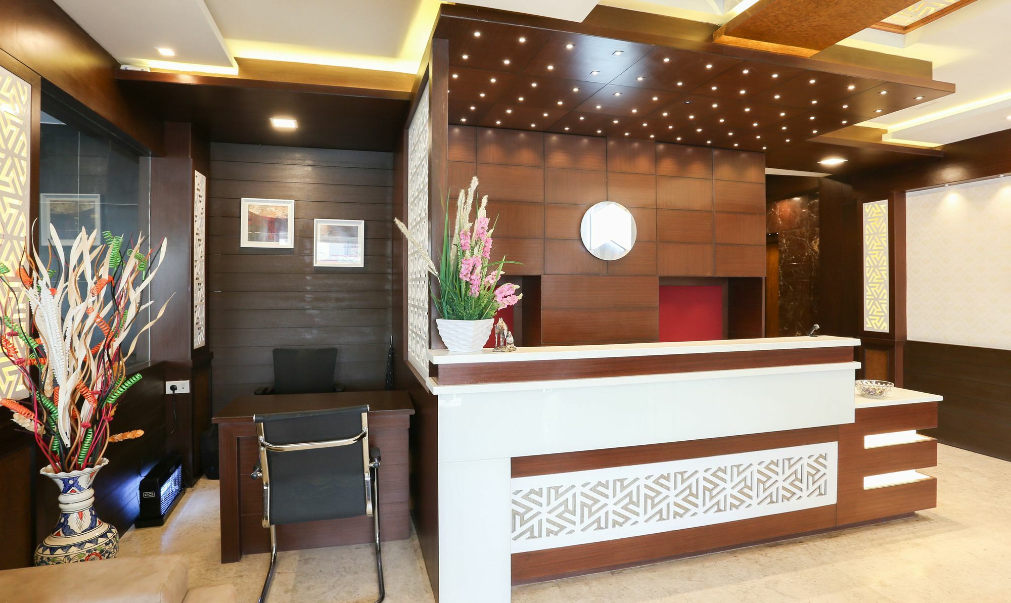 Treebo Emirates Residency Hotel Csennai Kültér fotó